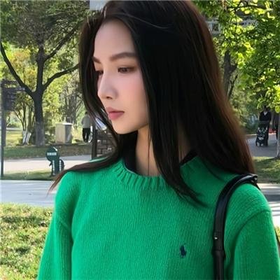 背后的她,眼前的我